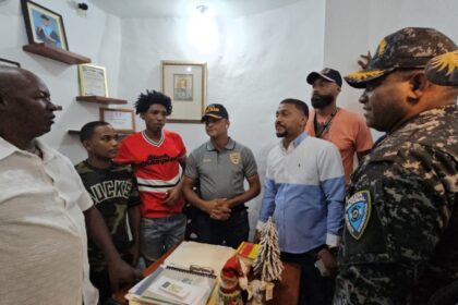 Se entregan dos individuos acusados de matar a un cabo de la PN en Samaná