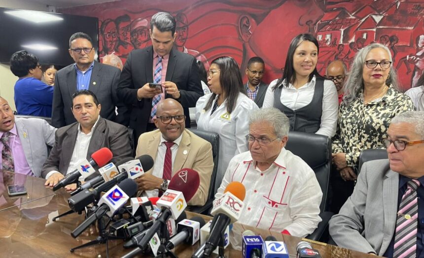 CMD anuncia médicos tendrán un aumento salarial de un 25% de manera escalonada