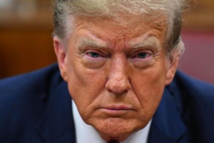 Trump contempla sustituir periodistas tradicionales por blogueros afines en la Casa Blanca