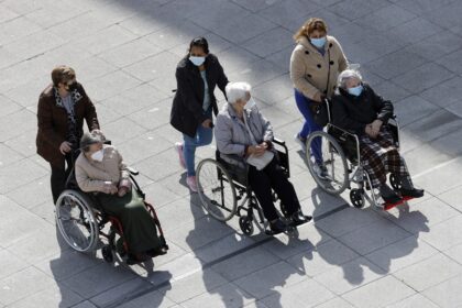 Qué nos trae 2025: pensiones más altas, transporte subvencionado y luz y alimentos más caros
