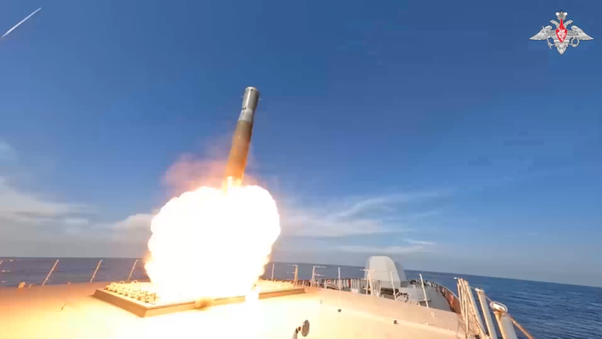 Rusia realiza un ejercicio con lanzamientos de misiles de precisión en el mar Mediterráneo