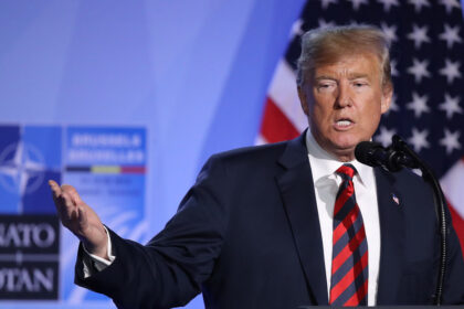 Trump dice que considerará retirar a EE.UU. de la OTAN