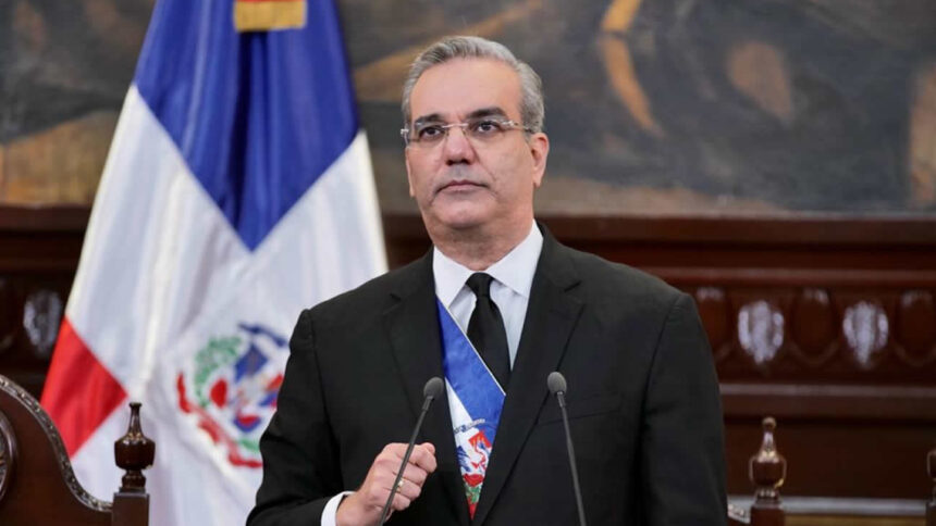 Presidente Abinader aspira reducir pobreza al 15%, un 80% empleo formal y salario básico de 15 mil dólares