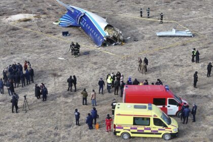 Fuera de Serie : Más de 30 personas pueden haber muerto en el accidente de avión azerbaiyano en Kazajistán