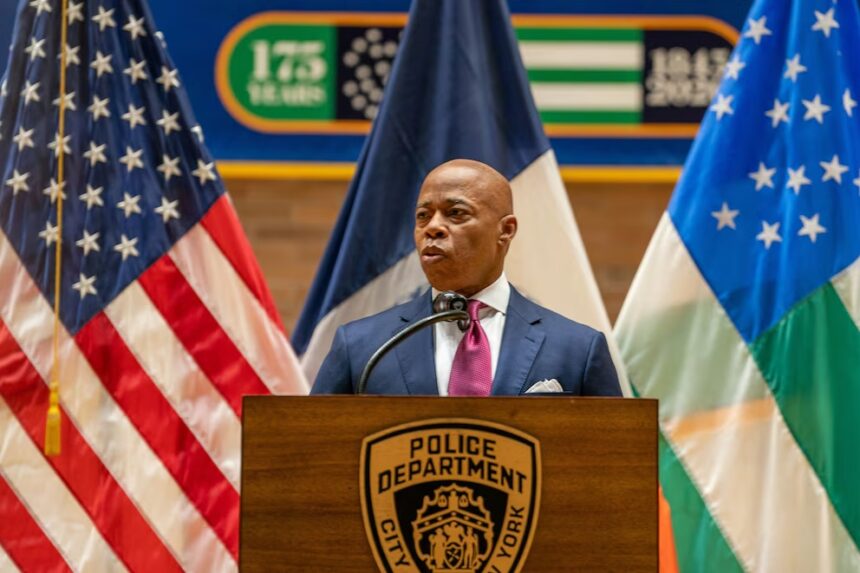 Alcalde de NY asegura ya identificaron al presunto asesino de Brian Thompson