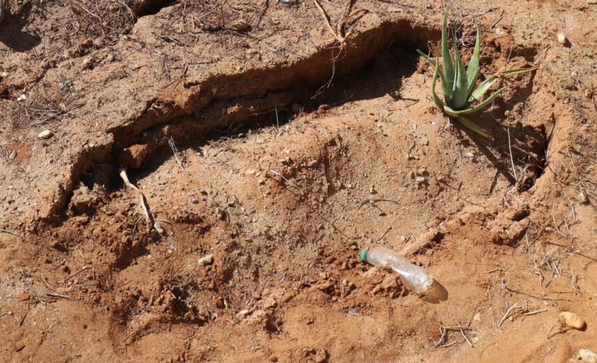 Denuncian fuerte hedor por entierros inadecuados de haitianos en cementerio de El Pocito, Montecristi