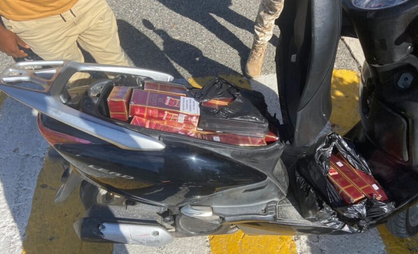 El Cesfront atrapa más de 100 mil cigarrillos en pasola y motocicletas; apresa uno