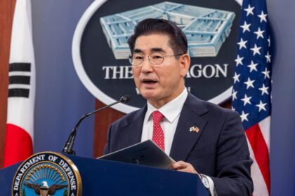 Exministro de Defensa surcoreano intenta suicidarse tras ser detenido