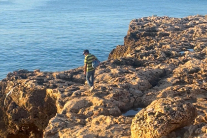 Fuera de Serie :En busca de oro y plata, hombre arriesga su vida buceando frente arrecifes del Malecón de SD