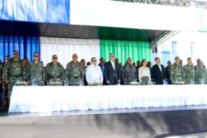 Son 19 mil policías y militares que van para la calle ahora en Navidad