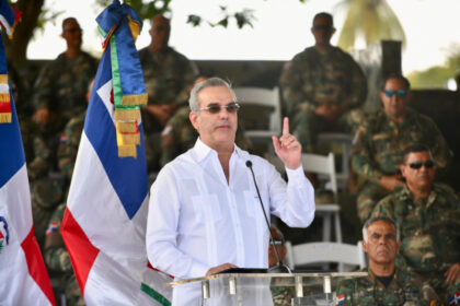 Abinader, en la frontera: “Como presidente me siento muy orgulloso de las Fuerzas Armadas”