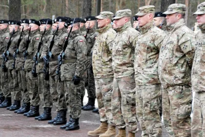 EE.UU. tiene 80.000 miembros de sus fuerzas armadas desplegados en países de la OTAN