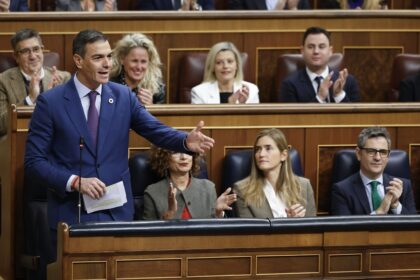 Sánchez dice que el PP juega “con las cartas marcadas” en el frente judicial
