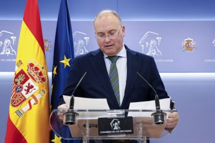El PP acuerda con Junts suspender el impuesto sobre la producción de energía eléctrica