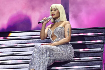 Exempleado de Nicki Minaj la demanda por golpearlo en la cara