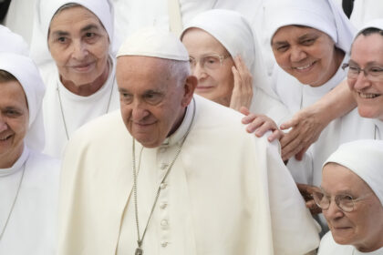 El papa Francisco critica a las monjas con "caras de vinagre"