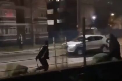 VIDEO: Hombres armados con machetes protagonizan una pelea en una calle de Londres