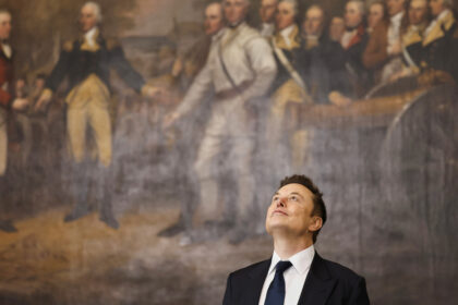 Trump promete poner la bandera de EE.UU. en Marte, y así fue la épica reacción de Musk