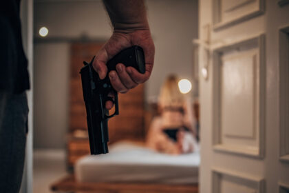 Fuera de Serie : Mata a su esposa por infidelidad y confiesa su crimen en Facebook antes de suicidarse