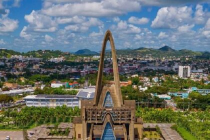 Miles de personas acuden a venerar a la Virgen de la Altagracia en República Dominicana