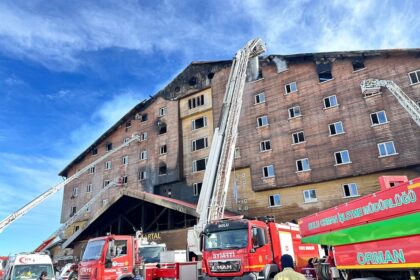 Fuera de Serie : Suben a 69 los muertos en el incendio de un hotel en una estación de esquí en Turquía