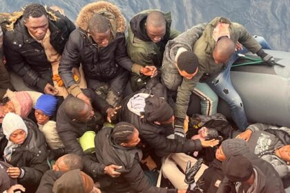 Fuera de Serie : La historia del bebé que nació en una patera rescatada por Salvamento el Día de Reyes