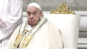 El papa Francisco sufre una neumonía bilateral y presenta "un cuadro complejo"