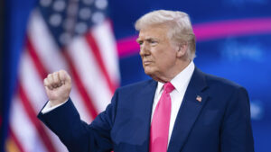 Trump sobre Ucrania: "Estamos pidiendo tierras raras y petróleo y todo lo que podamos conseguir" Publicado: 23 feb 2025 01:17 GMT