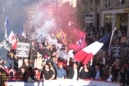"Macron, no moriremos por Ucrania": franceses protestan contra el envío de tropas