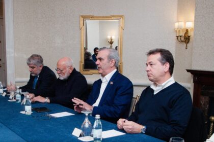 Abinader se reúne en Washington con empresarios dominicanos; hablará en una cumbre