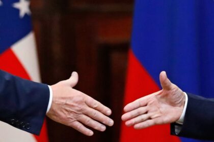 Enviado de Putin responde con un proverbio ruso si confía en la palabra de EE.UU.