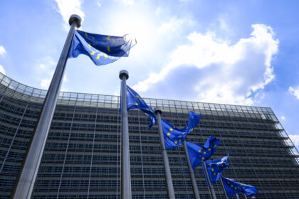 Reuters: La UE propone un arancel del 25 % sobre los productos estadounidenses