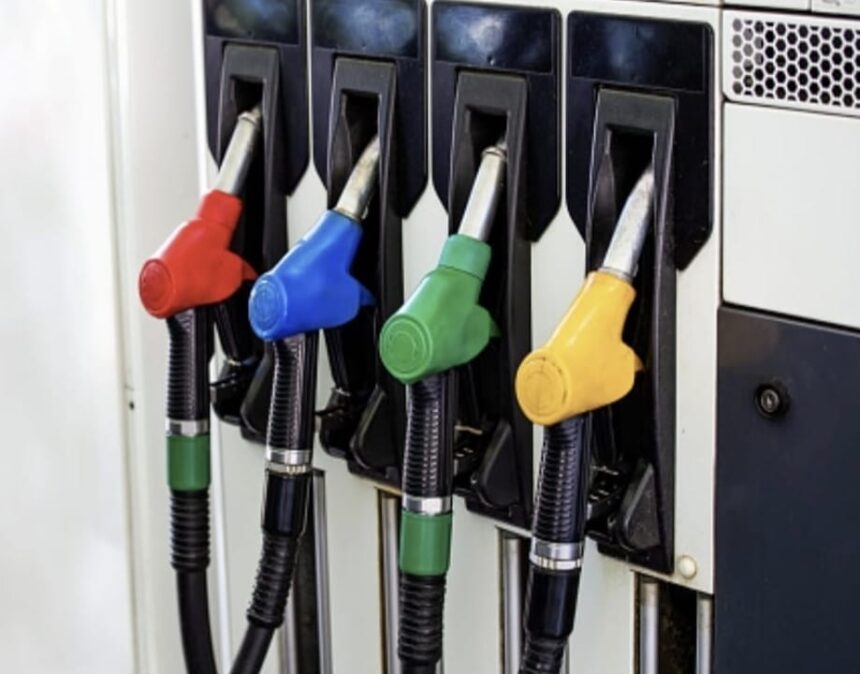 Precios de los combustibles esenciales se mantendrán y el resto subirá