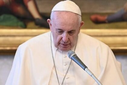 El papa Francisco recuerda a las víctimas del derrumbe en Santo Domingo durante el Domingo de Ramos