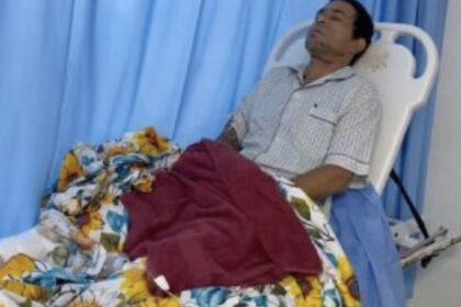 El lesionado asegura que no tiene problemas con nadie, por lo que, desconoce el motivo de la agresión en su contra, indicando que pudiera tratarse de diferencias entre bandas criminales. Santiago se encuentra recibiendo atenciones médicas en el hospital San Vicente de Paúl de esta localidad, presentando herida de bala en una pierna y roce por un disparo en su oreja izquierda.
