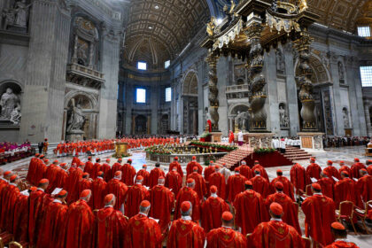 Cardenales que elegirán al papa vieron 'Cónclave' por esta razón