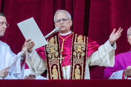 El nuevo papa manda un mensaje en español a esta congregación en Perú