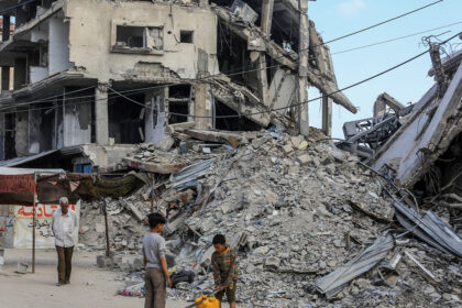 Fuera de Serie :"No hay palabras": Un ataque israelí mata a nueve hijos de un matrimonio de médicos en Gaza