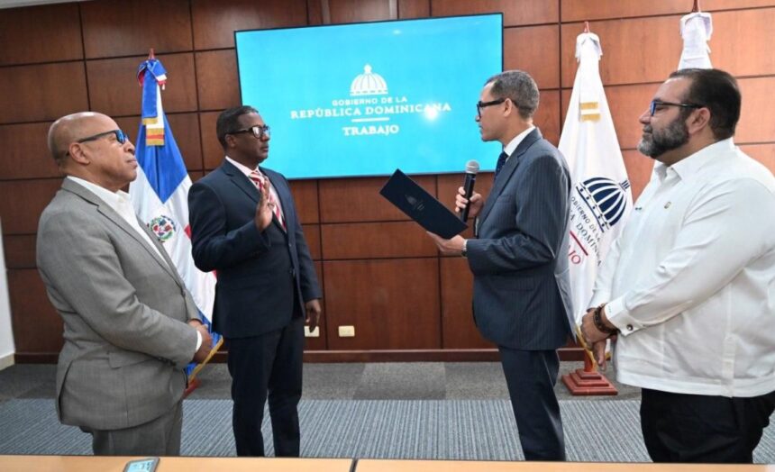 Juramentan a Agustín Burgos como nuevo director ejecutivo del IDOPPRIL