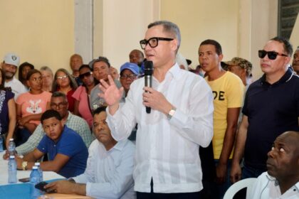 Ministro de Trabajo garantiza entrega transparente del bono navideño a portuarios