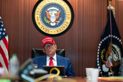 FOTOS: Trump en la sala de crisis de la Casa Blanca durante los ataques a Irán