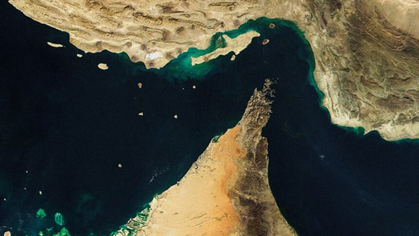 Press TV: Parlamento de Irán decide que se debe cerrar el estrecho de Ormuz