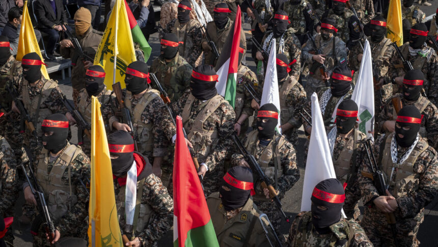 Qué es la Guardia Revolucionaria iraní, el cuerpo de élite enemigo jurado de Israel