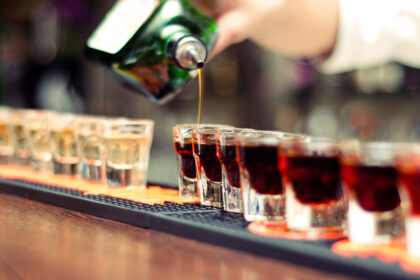 Descubren cuántos minutos de vida te quita un trago de alcohol