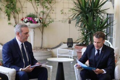 Macron ofrece financiar el 85 % del tren metropolitano y planes de transporte en RD