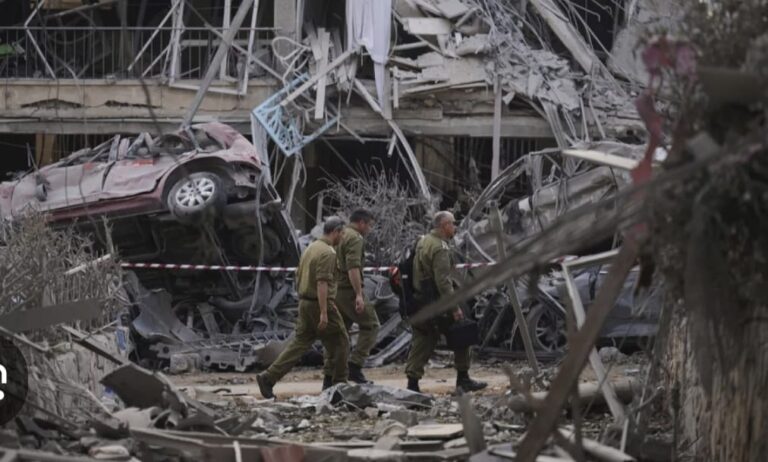 Irán ejecuta represalia con contundentes bombardeos sobre Israel tras ataques de EE.UU. (VIDEOS)