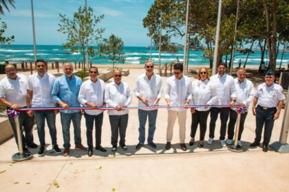 Autoridades inauguran reconstrucción del malecón de Haina con inversión de RD$108 millones