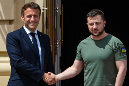 Le Monde revela por qué Macron llamó a Zelenski tras hablar con Putin