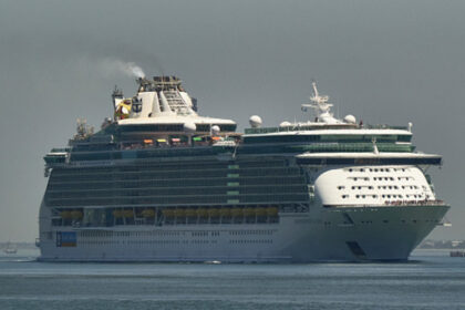Más de 130 pasajeros enferman por un brote "desconocido" en crucero de lujo