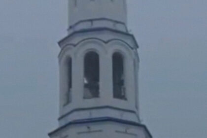 VIDEO: Las campanas de una iglesia repican solas durante el terremoto de 8,8 en Rusia
